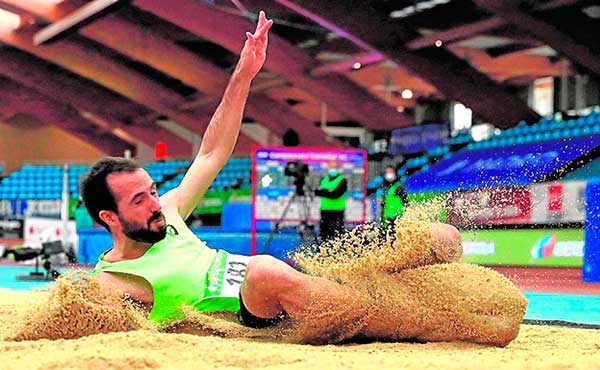 Eusebio Cáceres, vuitè en salt de longitud al Mundial d'Atletisme
