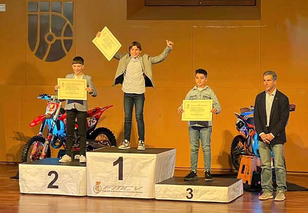 El piloto colivenc, Héctor Rajadell premiado por la Federación de Motociclismo de la CV
