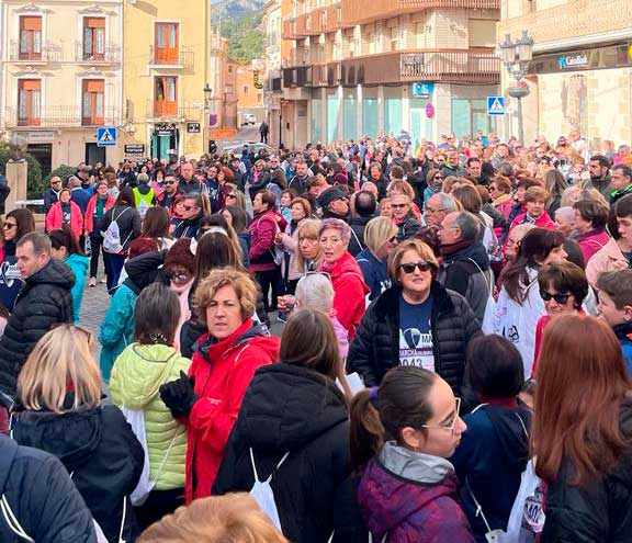 La Marcha Solidaria contra el Cáncer en Onil congrega a más de 1.200 inscritos