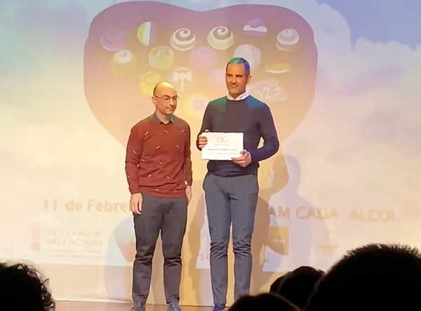 Onil recibe en Alcoy el premio LGTBIQ+ Arc de Sant Martí 