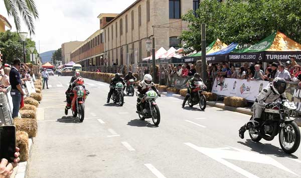 Milers d'aficionats gaudeixen a Ibi del III Trofeu de Motociclisme Villa del Joguete